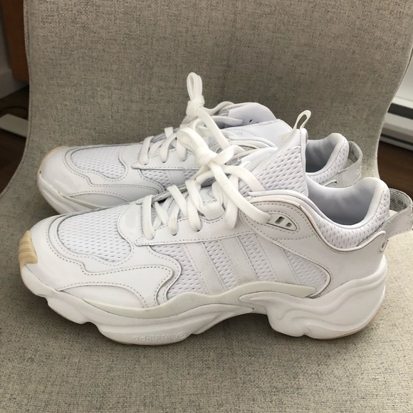 ADIDAS ORIGINALS WOMENS MAGMUR RUNNERS - Picture 3 of 7